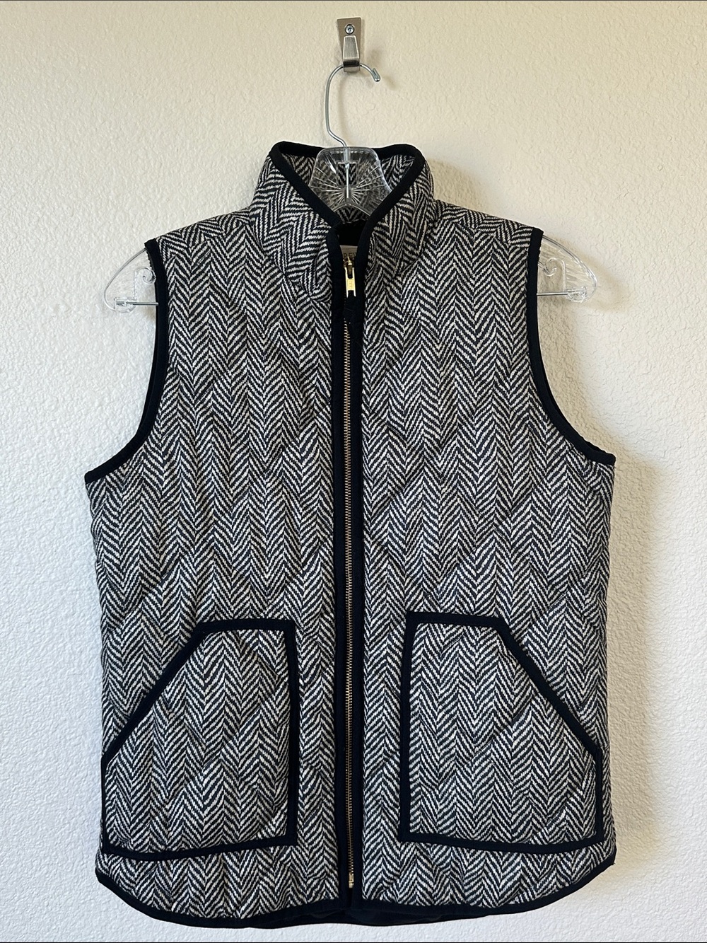 J. Crew Factory Herringbone Quilted Puffer Vest Black Cream Ivory Gold Zip XS